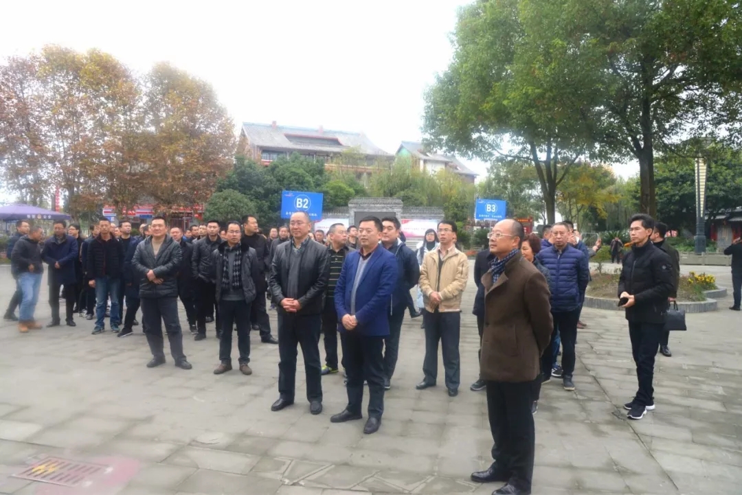 11月21日,县委副书记,县长宋良勇(前排右二)带队(b组)参观考察郫都区