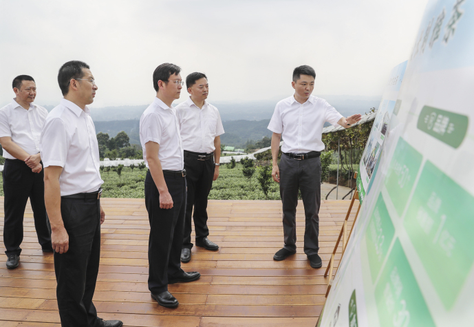 首页 政务要闻 眉山要闻 > 正文 9月22日,市委书记胡元坤赴洪雅县调研