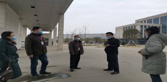 市经信局副局长在阳光坚端铝业公司督导复工复产工作